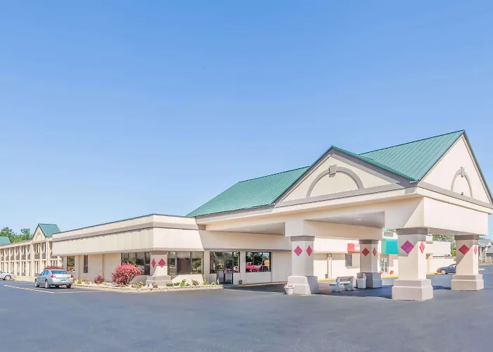 Ramada By Wyndham Grayling Hotel & Conference Center