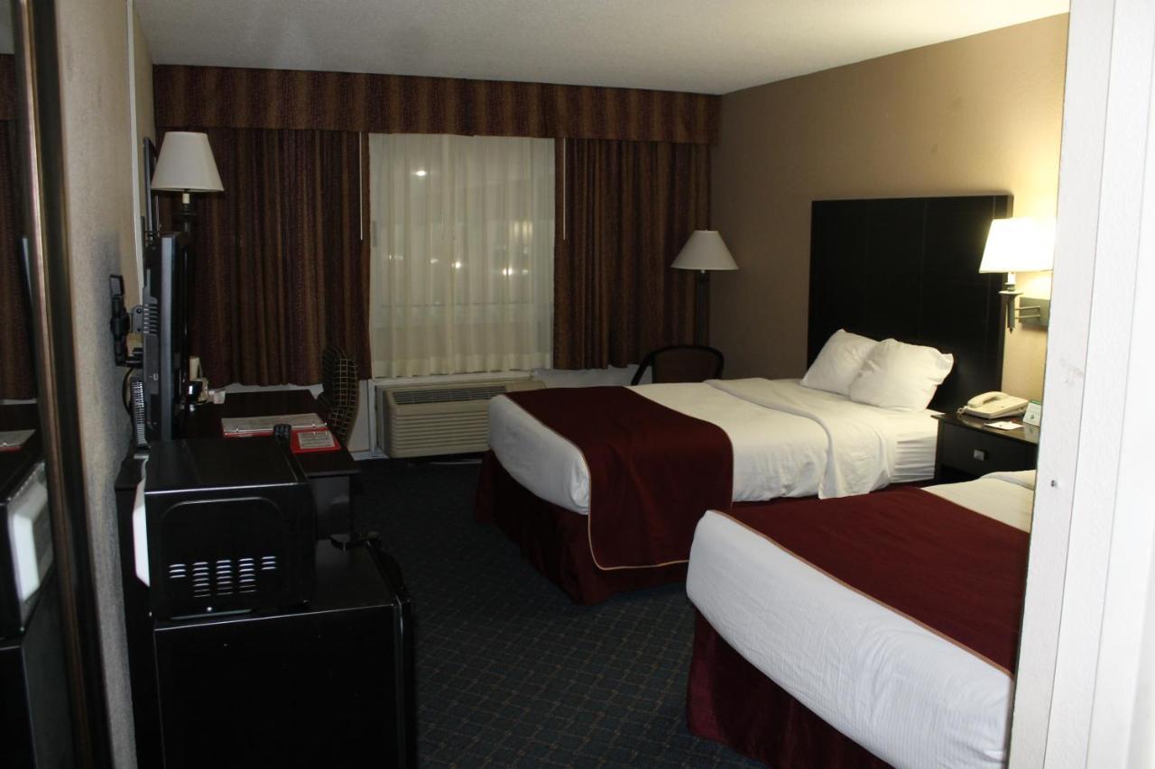 Ramada By Wyndham & Conference Center Hotel 3*