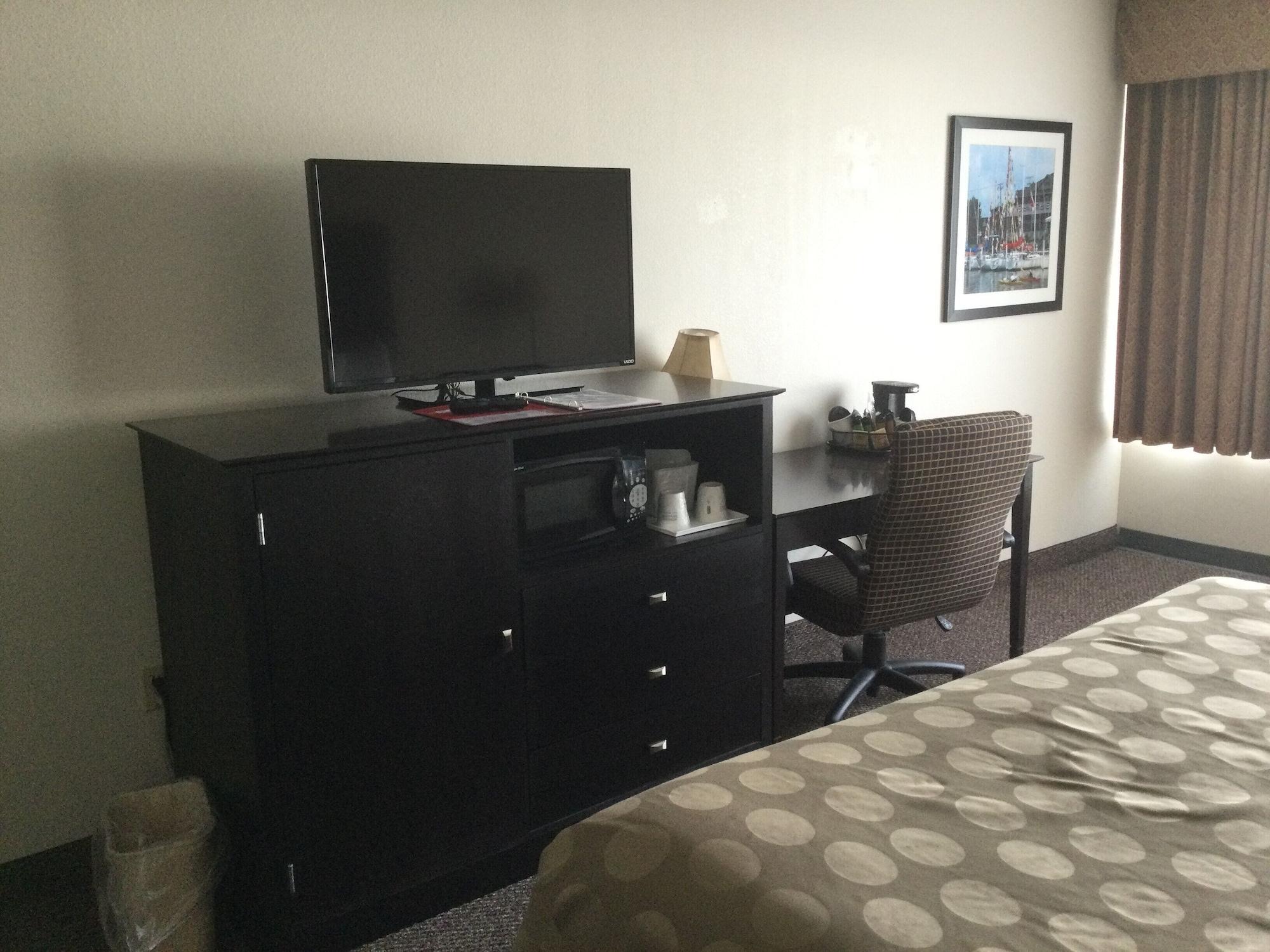 Ramada By Wyndham & Conference Center 3*
