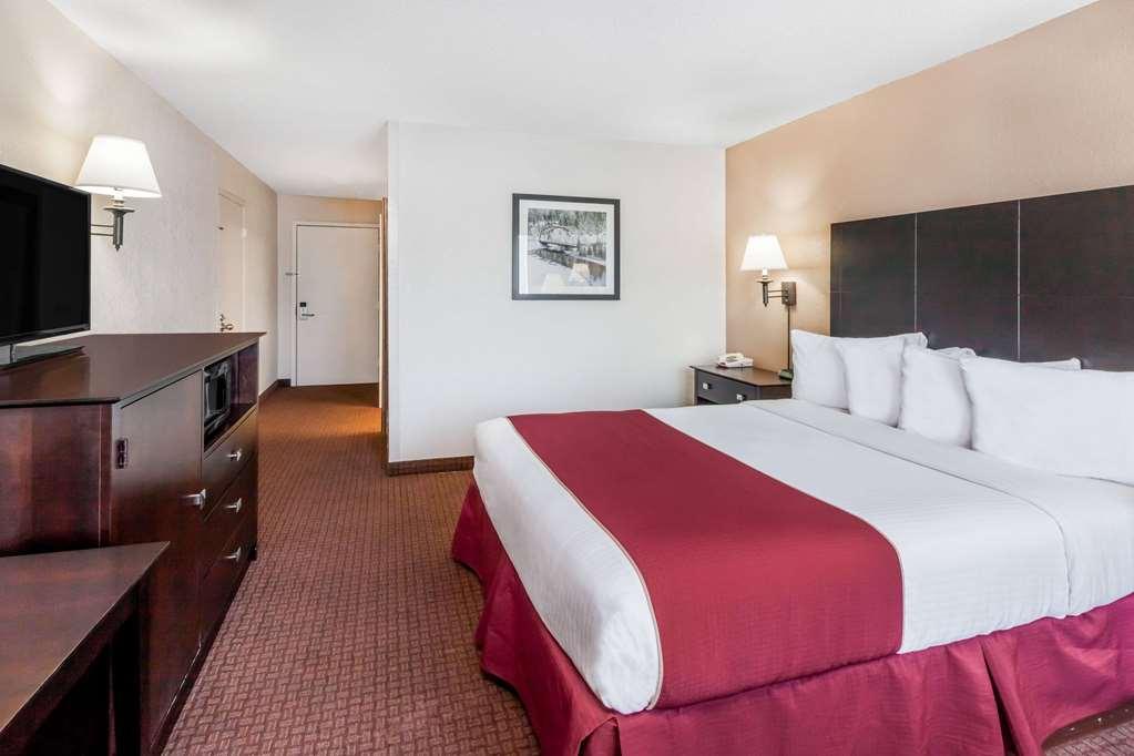 Ramada By Wyndham & Conference Center Hotel