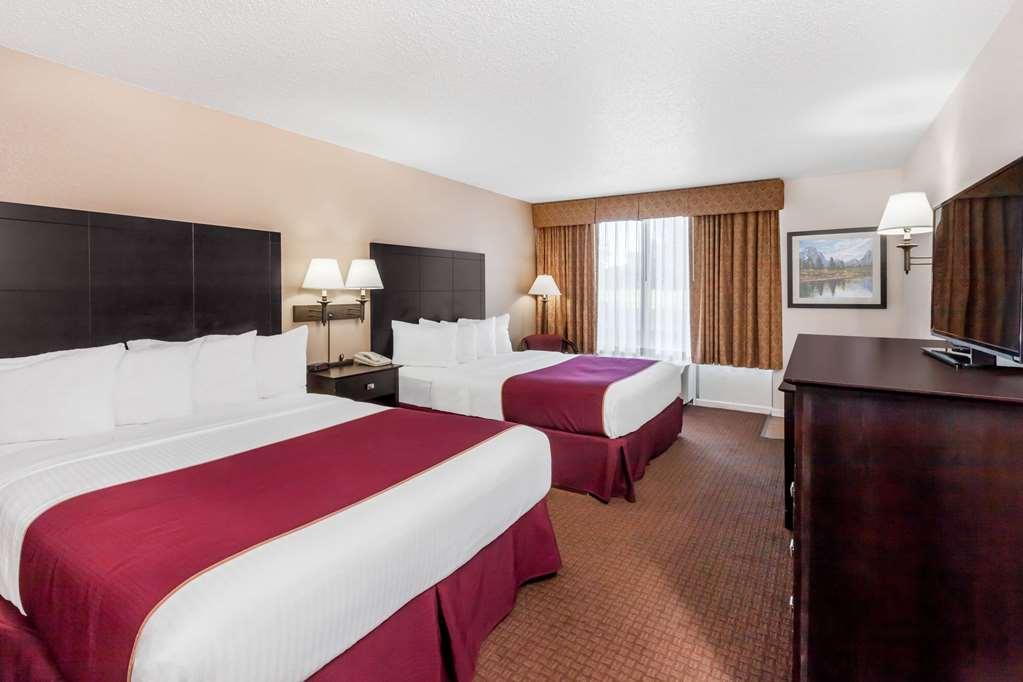 Ramada By Wyndham & Conference Center 3*